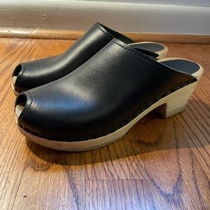 Sven Peep toe Clogs, size 7, black